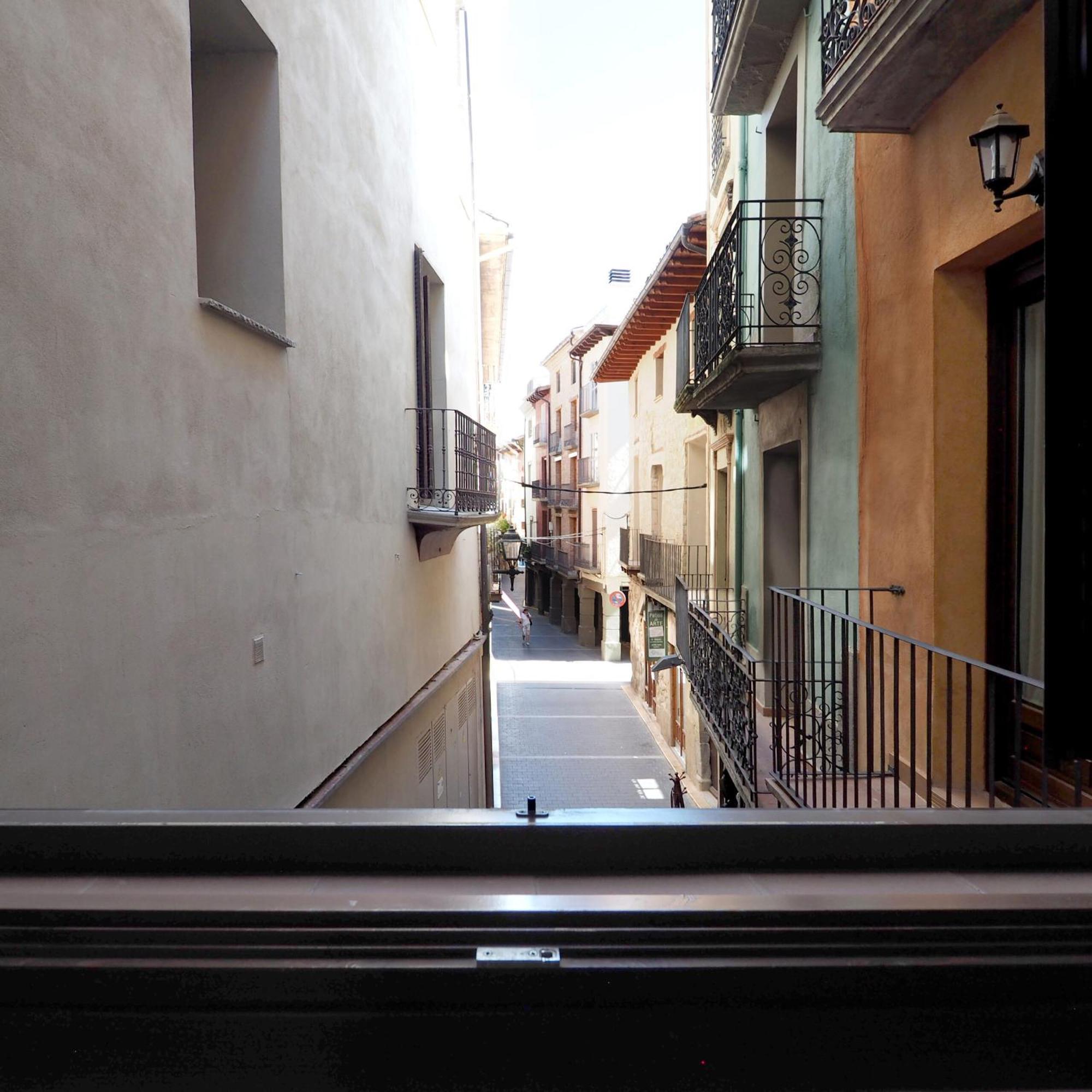 Apartamentos Angelus Plaza Mayor De Graus Exterior photo