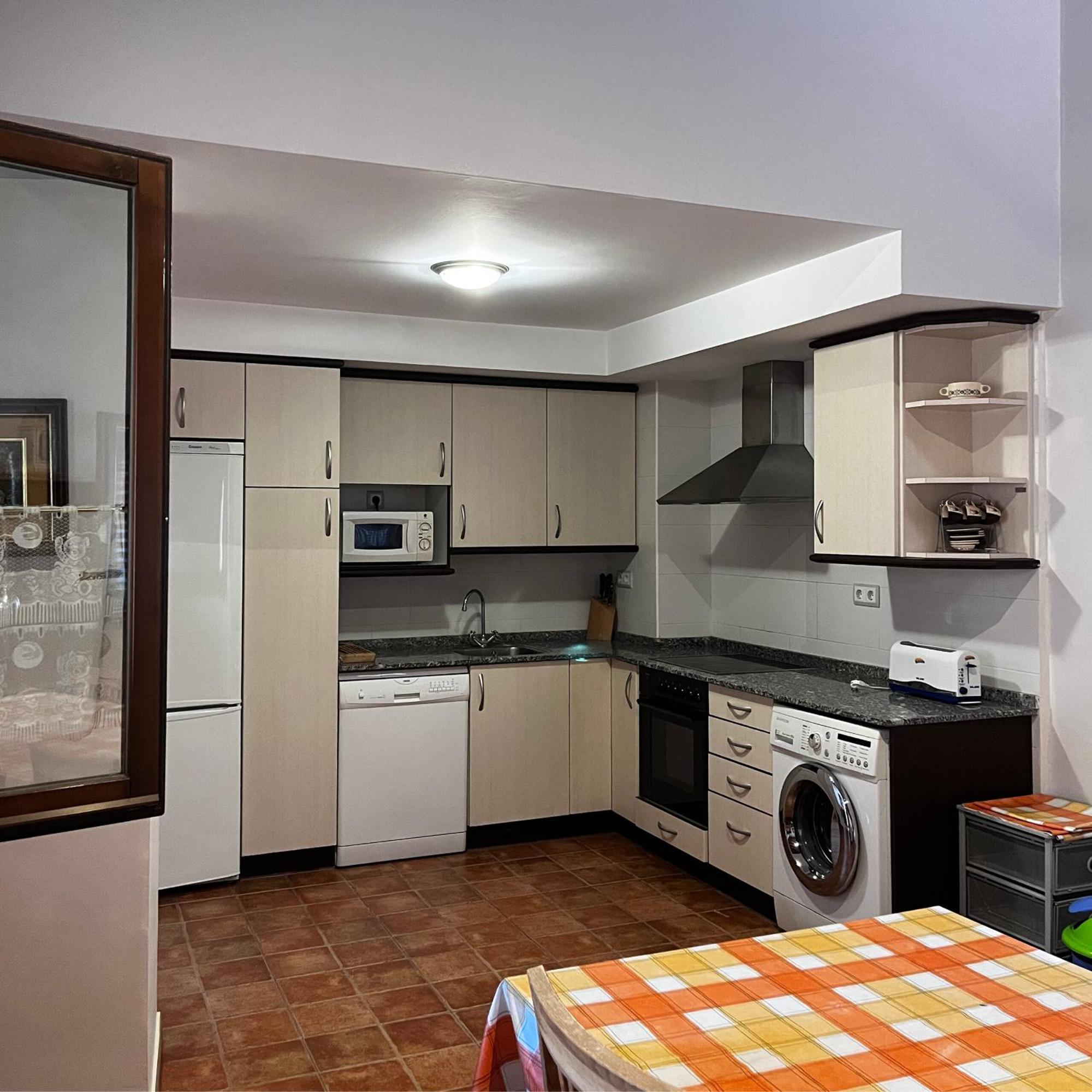 Apartamentos Angelus Plaza Mayor De Graus Exterior photo