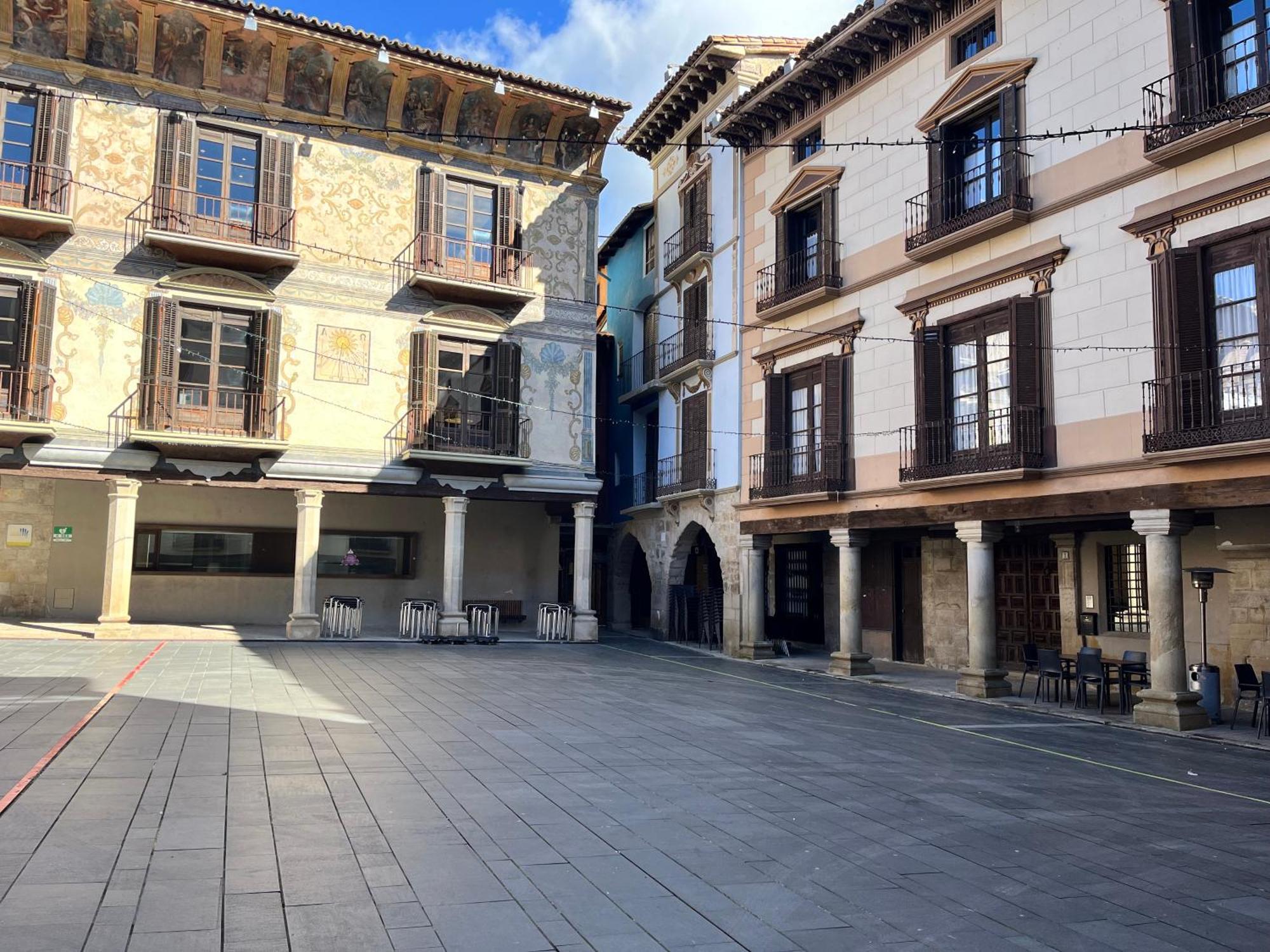 Apartamentos Angelus Plaza Mayor De Graus Exterior photo